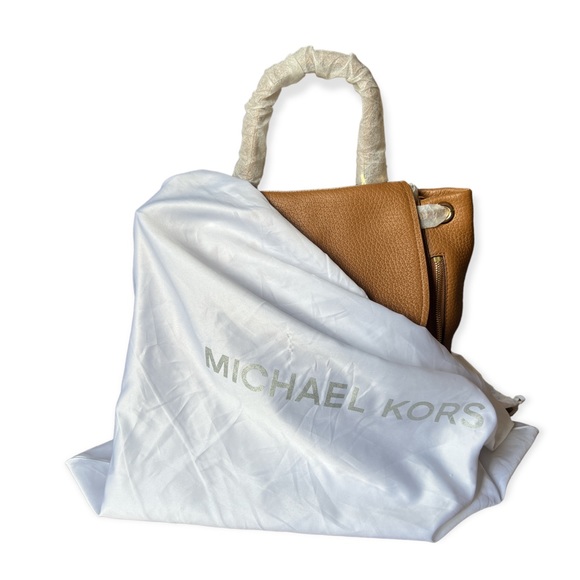 NWT Michael Kors Viv Acorn Convertible Leather Backpack, 30F6GVBB3L - Picture 4 of 12